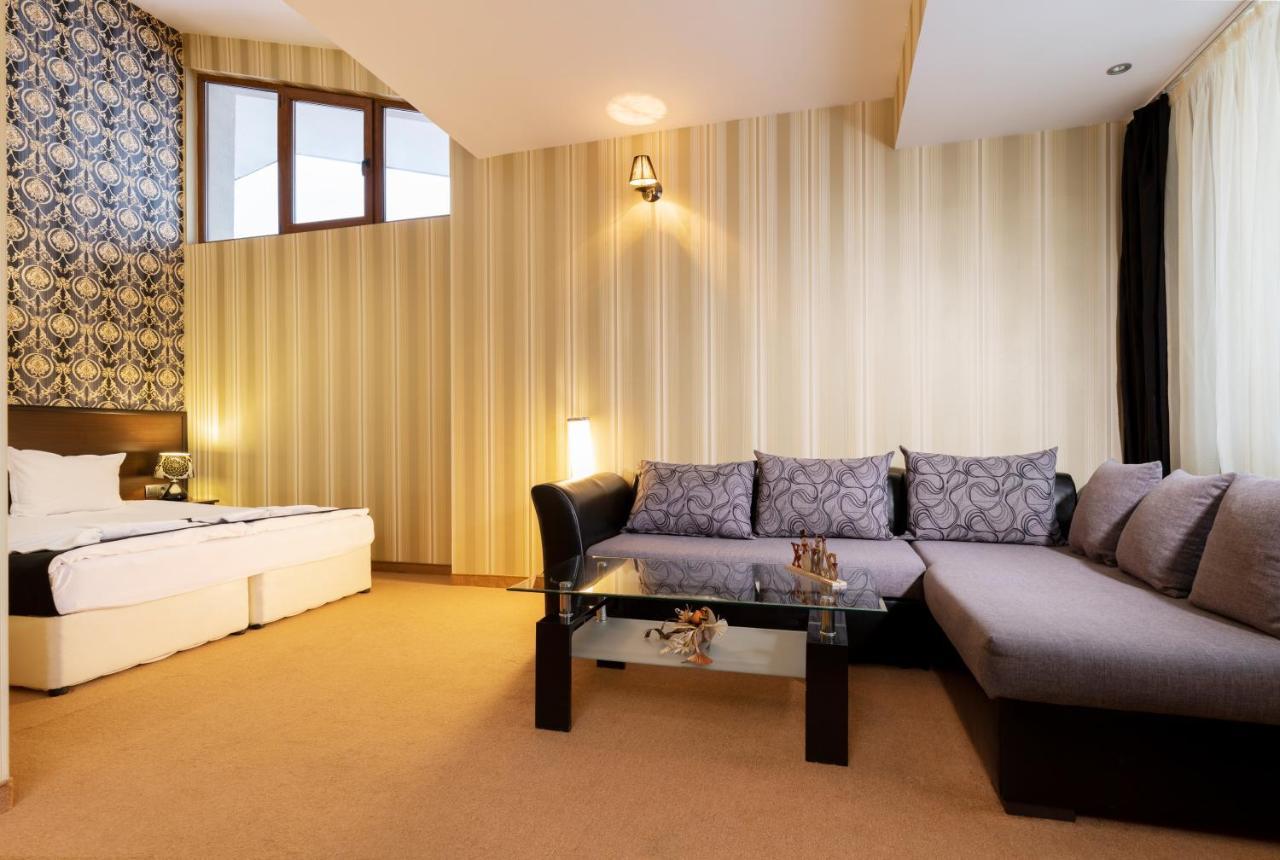 ציגוב צ'ארק Paradise Spa Hotel מראה חיצוני תמונה